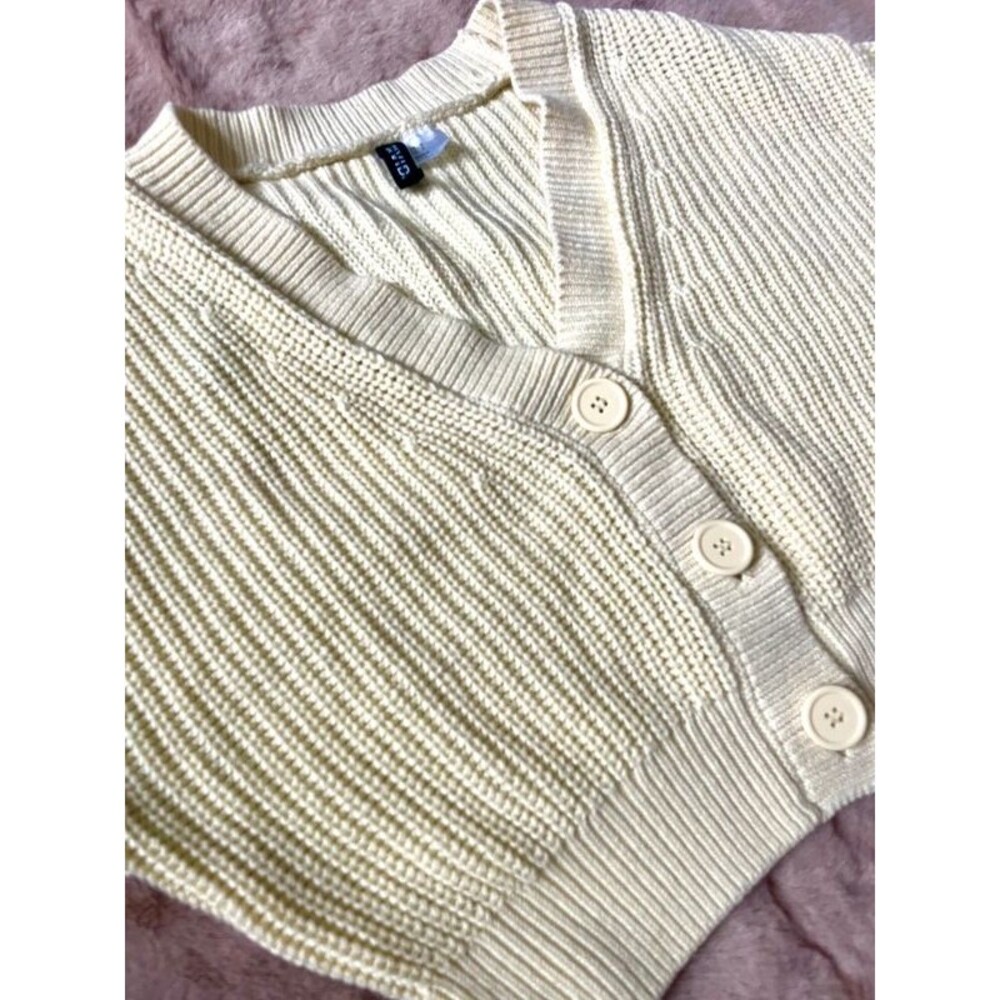 Cropped Sweater - Picture 3 of 3
